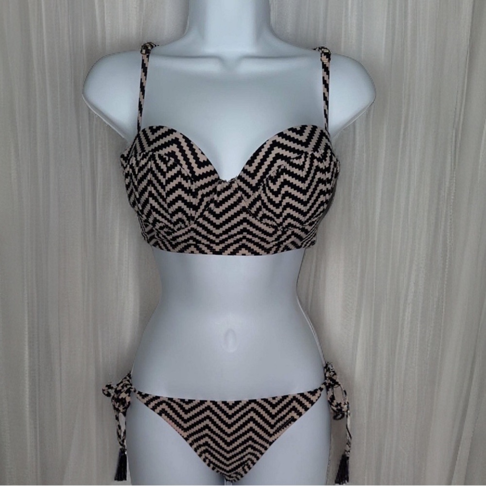 Zigzagged bikini set